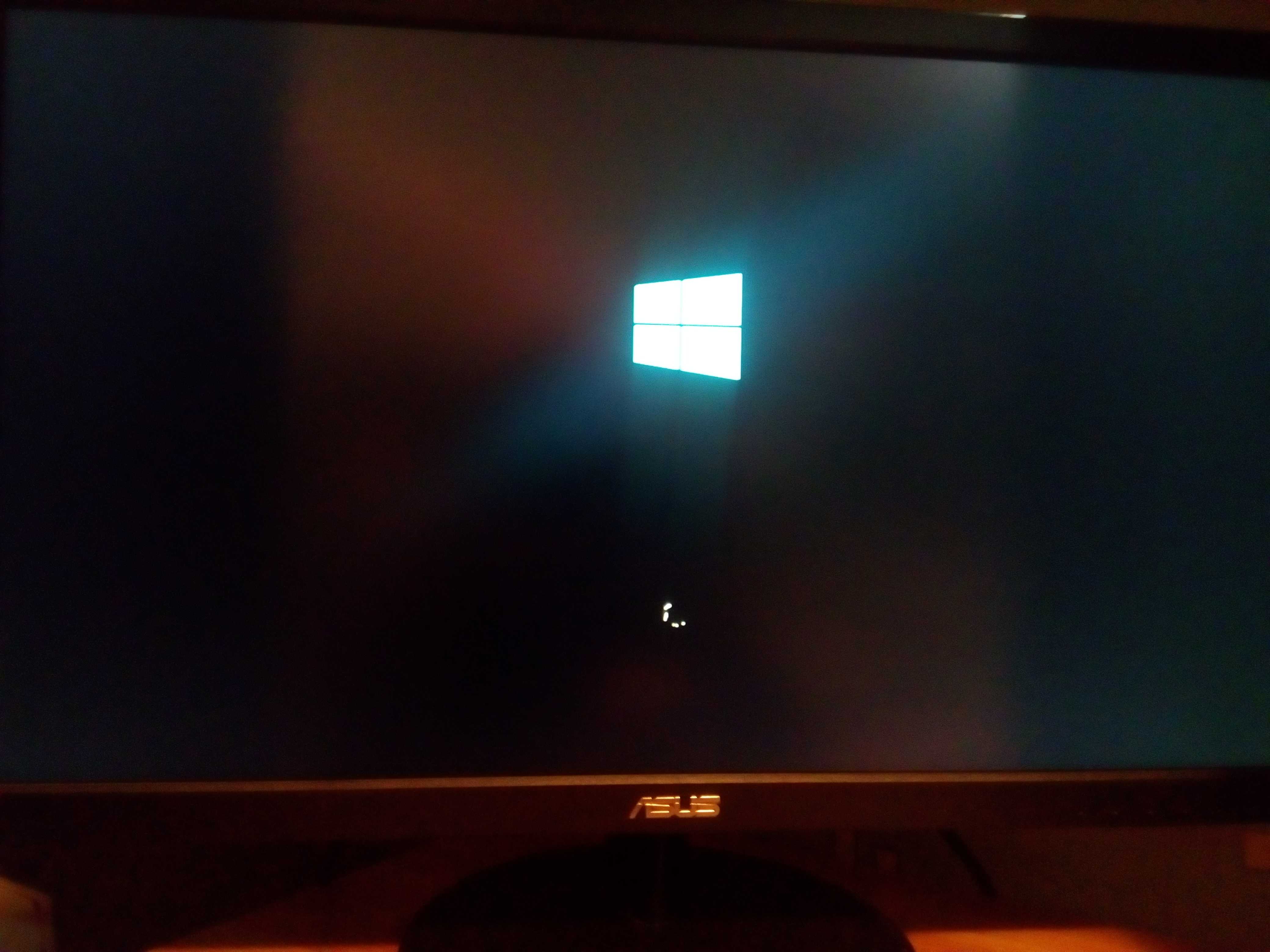Появился черный экран на мониторе. Черный экран в экране виндовс 10. После загрузки виндовс 10 черный экран. Монитор Windows чёрный. Черный экран с логотипом виндовс.