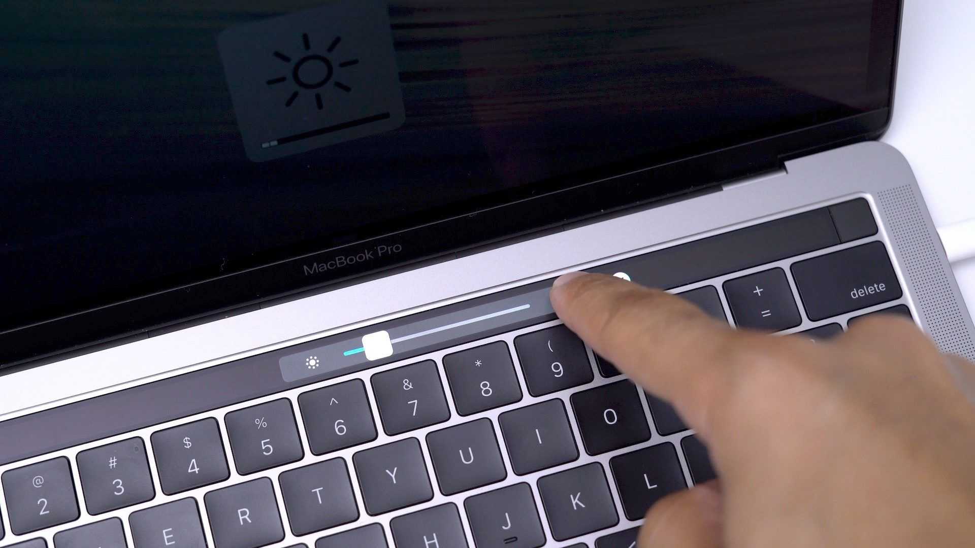 Видеозапись экрана ноутбука. Яркость экрана на ноутбуке. Макбук с экраном на клавиатуре. Ноутбук с экраном на клавиатуре. Ноутбук с сенсорной клавиатурой.